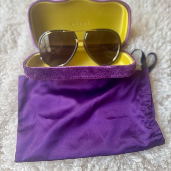 Gucci Black Sunglasses with Purple Case - Picture 1 of 4